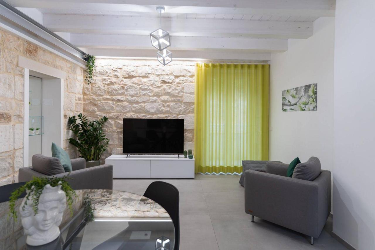 Lovely Modern Apartment Модика Экстерьер фото