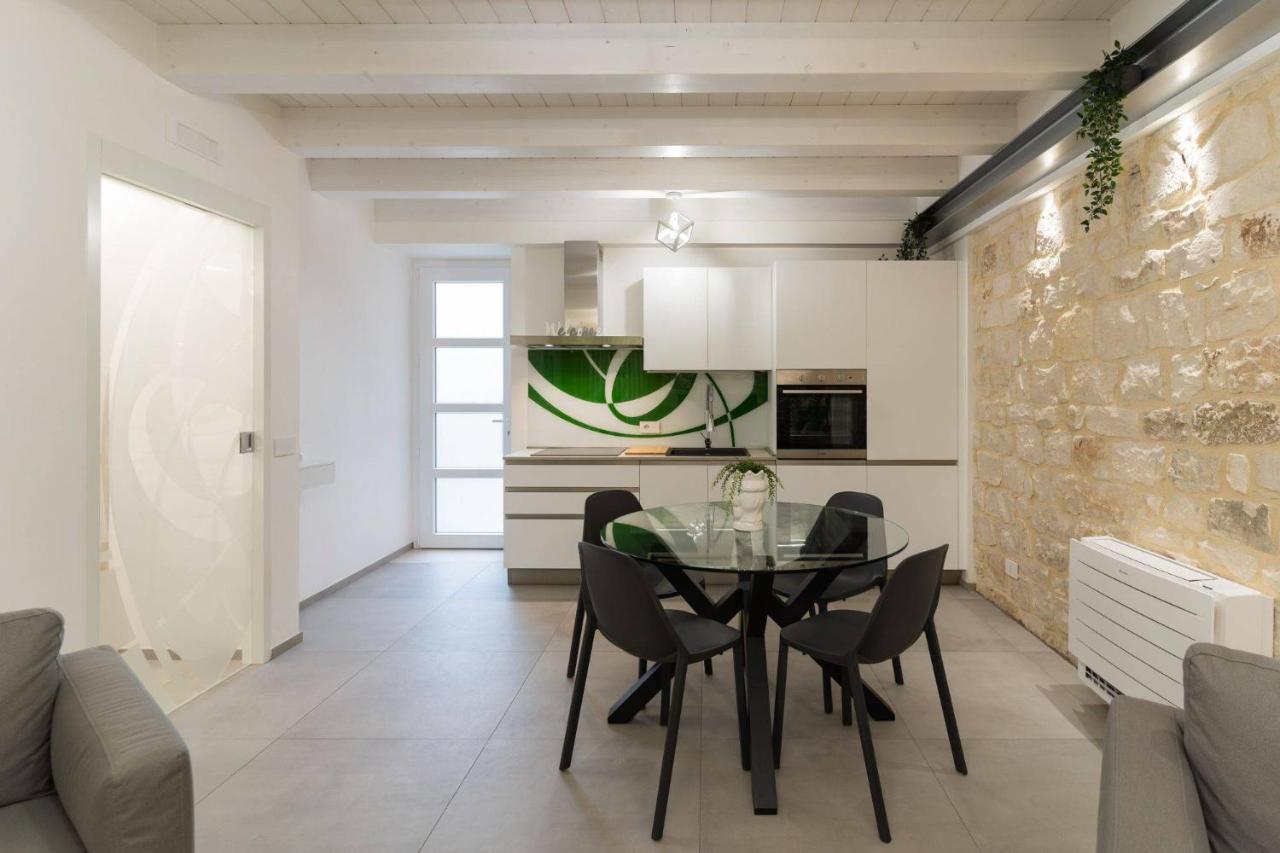 Lovely Modern Apartment Модика Экстерьер фото